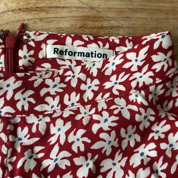 Reformation Floral Print Flounce Miniskirt – Size 0 – Grenadine Red – 90s Vibes - Picture 5 of 9